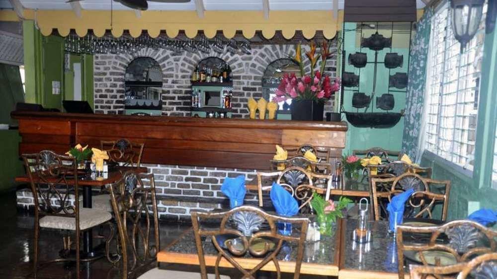 Cobblestone Inn Кингстаун Экстерьер фото