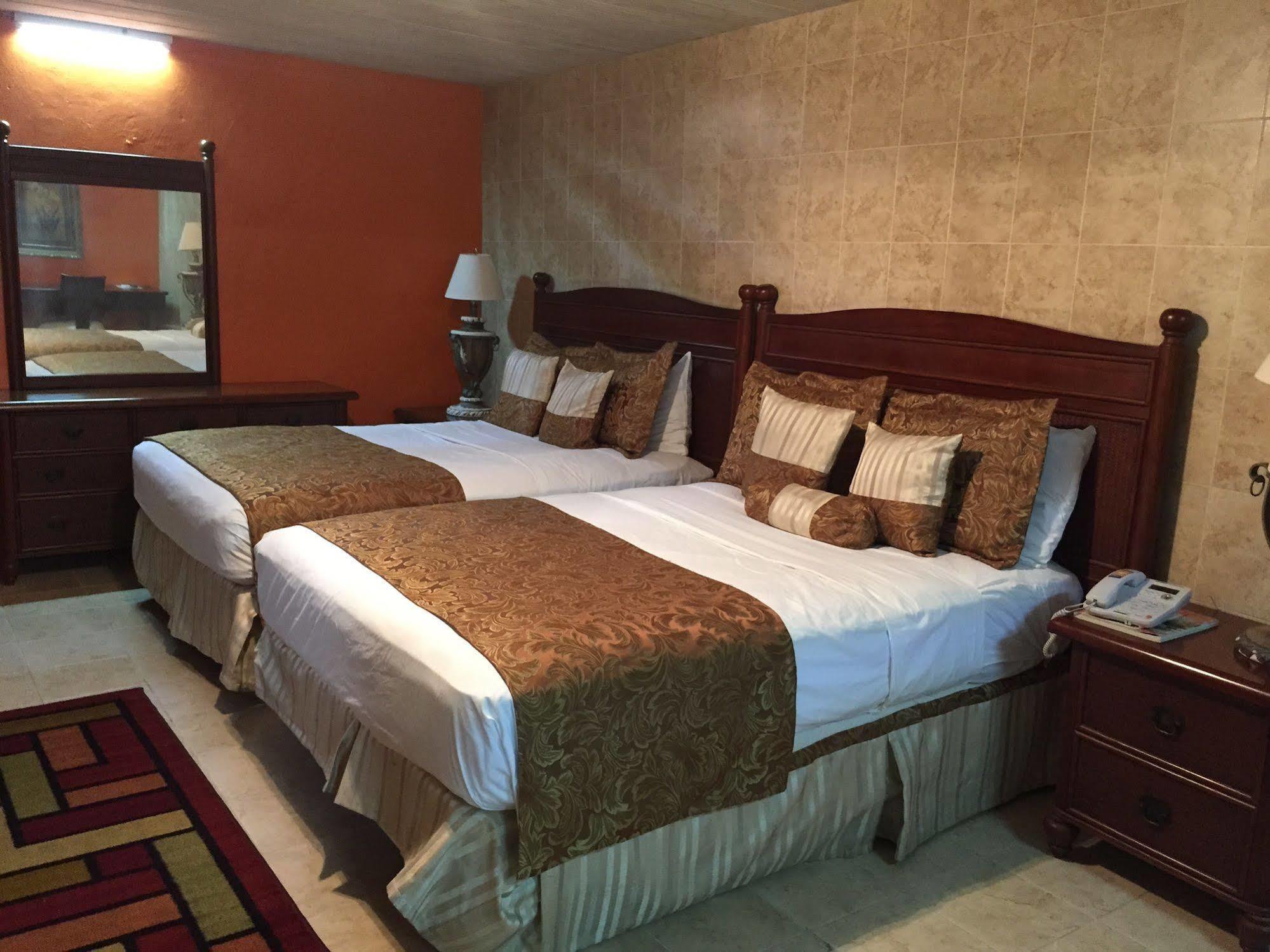 Cobblestone Inn Кингстаун Экстерьер фото